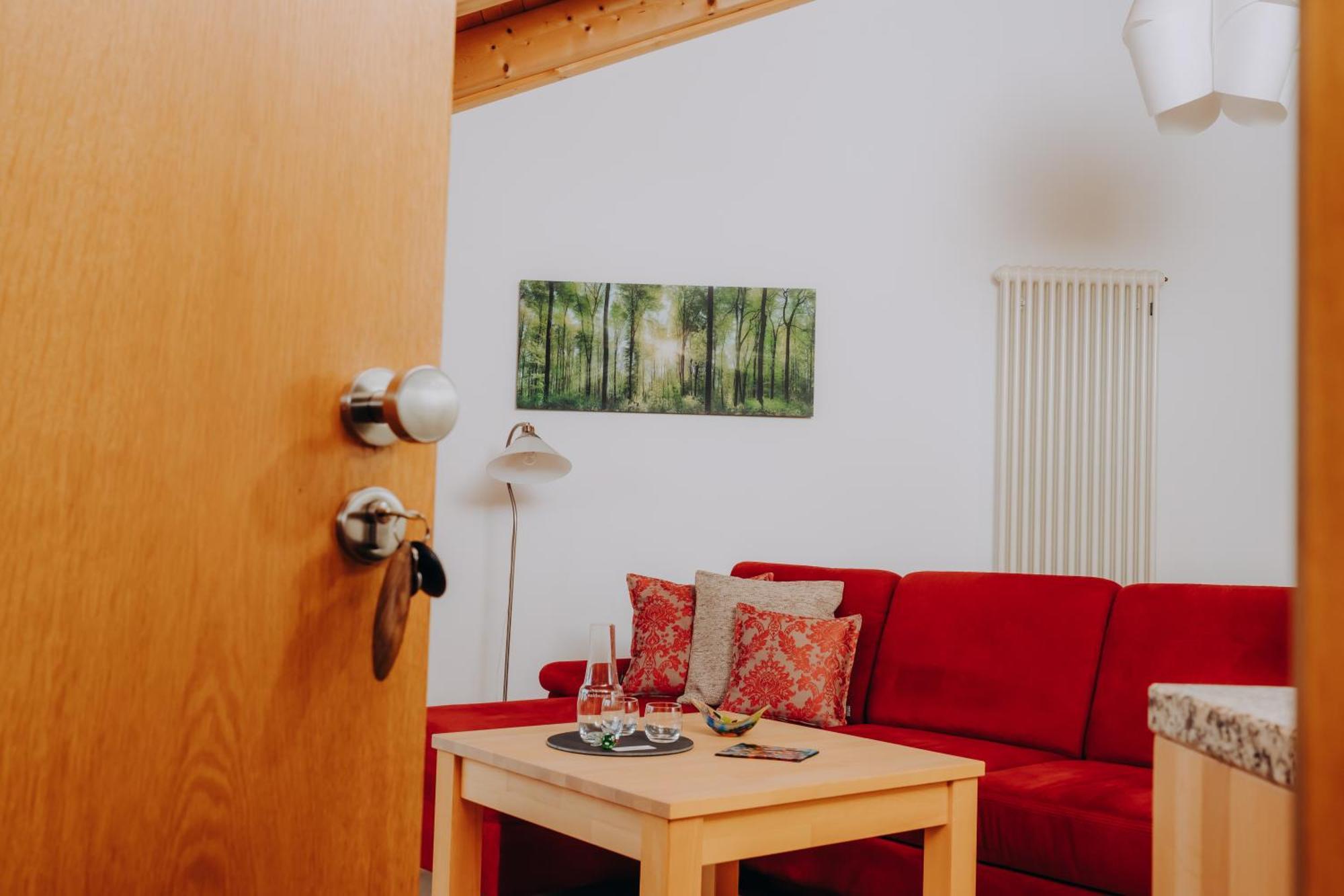 ホテル Lindenhaus ツヴィーゼル エクステリア 写真