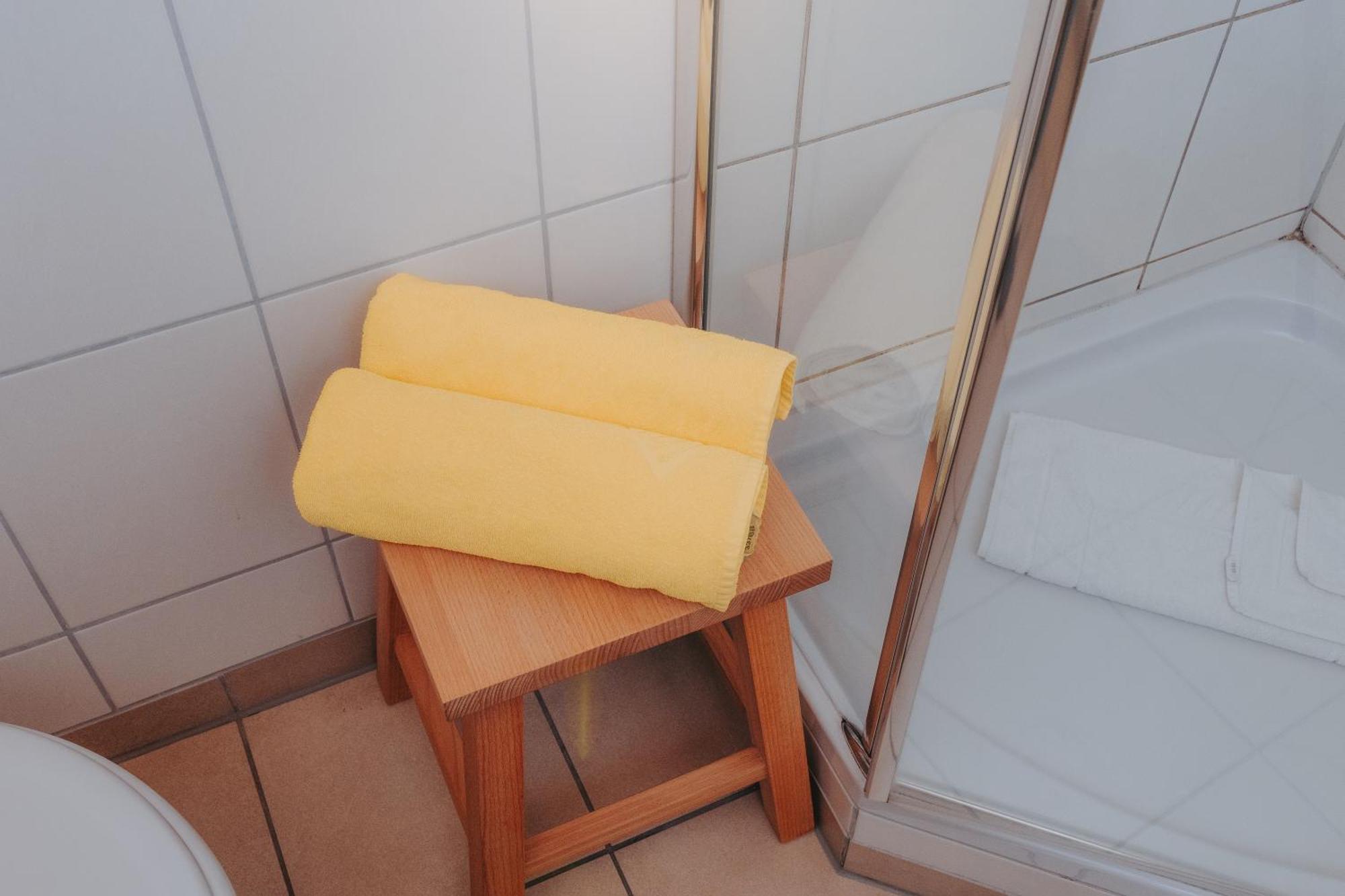ホテル Lindenhaus ツヴィーゼル エクステリア 写真