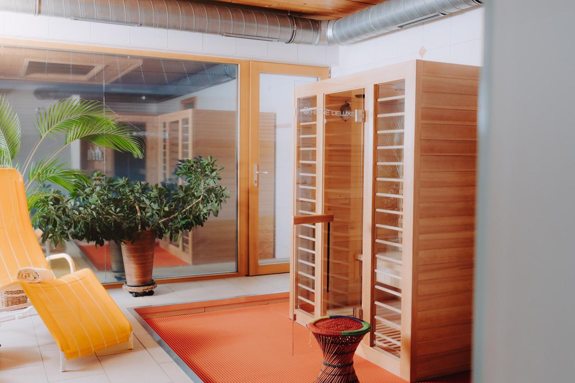 ホテル Lindenhaus ツヴィーゼル エクステリア 写真