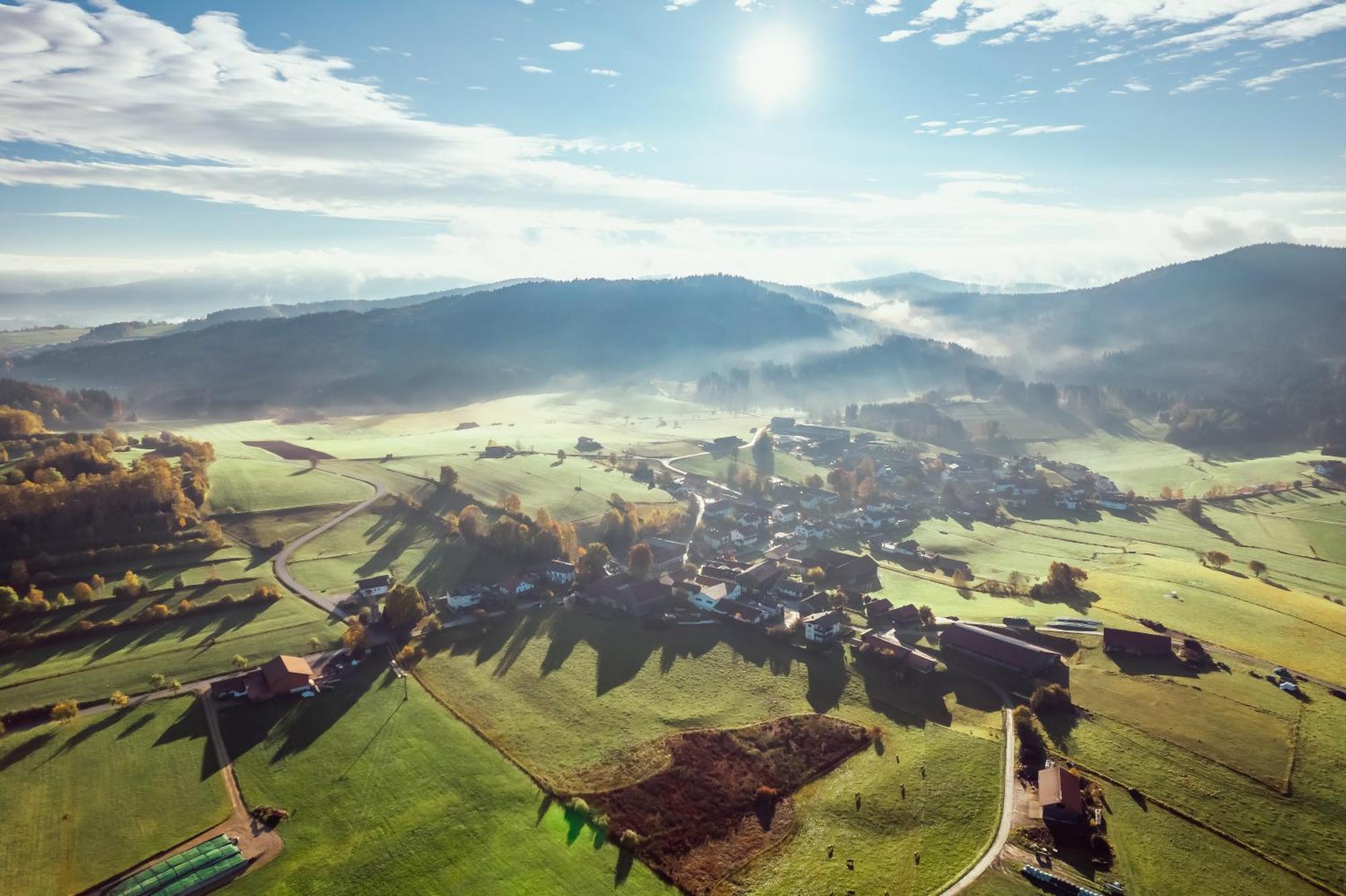 ホテル Lindenhaus ツヴィーゼル エクステリア 写真